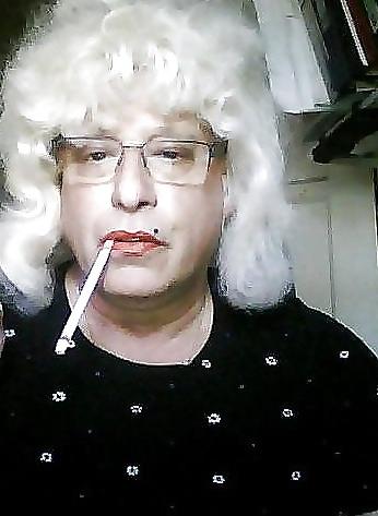 8P Smoking whore