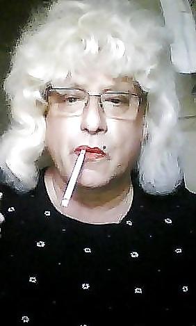 8P Smoking whore