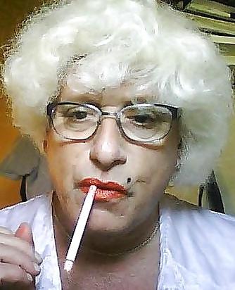 8P Smoking whore