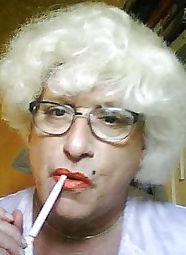 8P Smoking whore