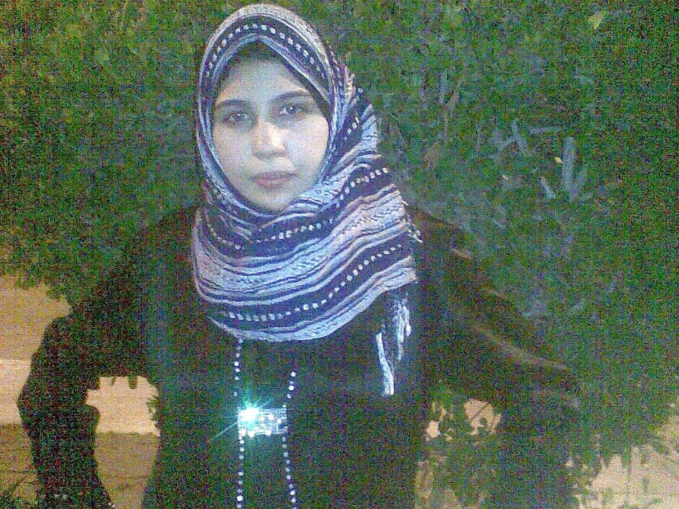 6P Arab Egyptian Girl feels horny when is no cock around 