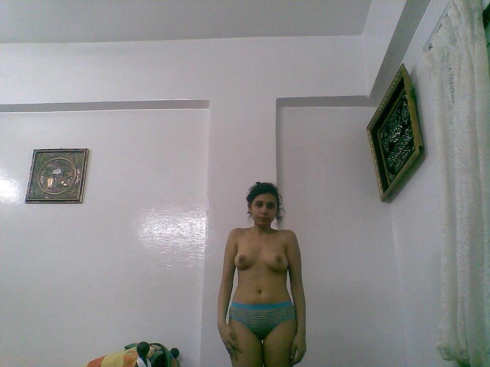 6P Arab Egyptian Girl feels horny when is no cock around 