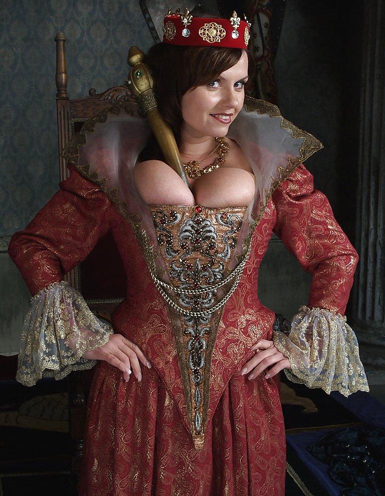 25P Big tit queen