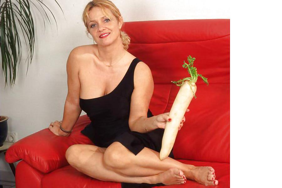 15P Bea Dumas-German Mature Goddess