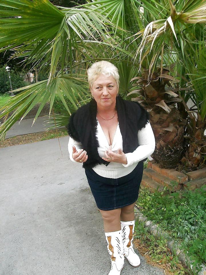 25P Granny's with big boobs! 