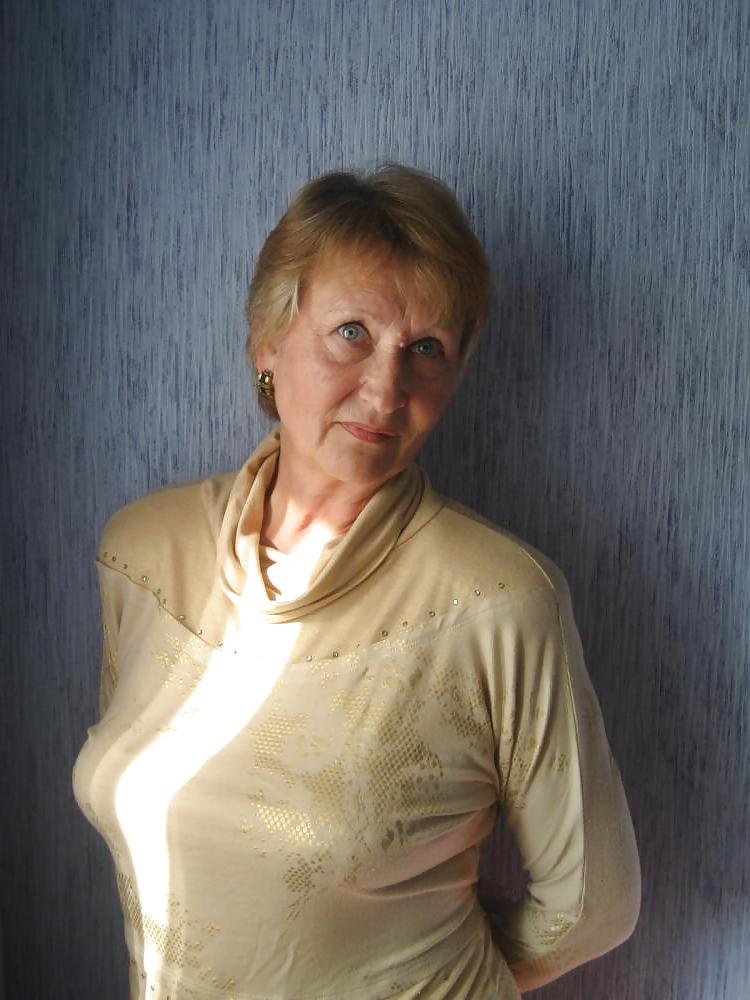 25P Granny's with big boobs! 