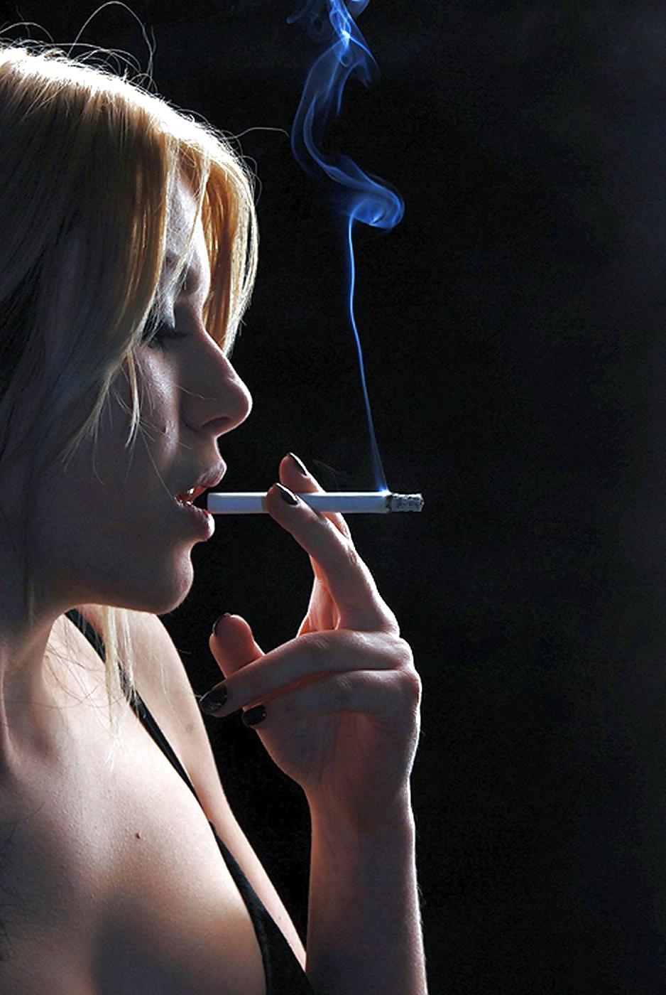 13P Smoking girls 2