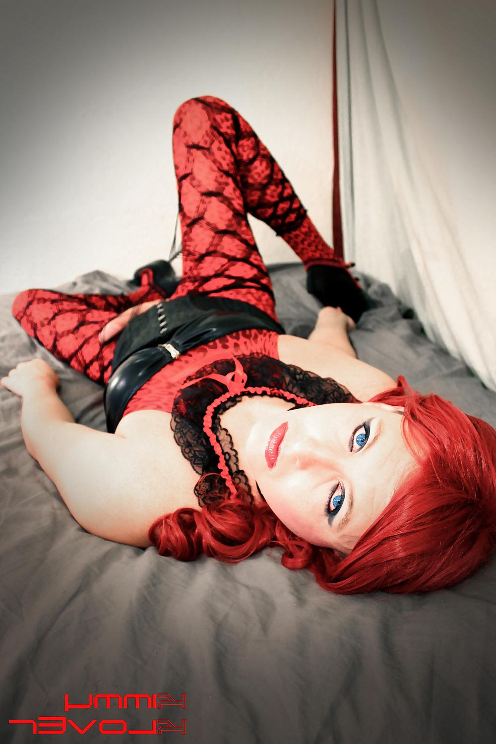 9P One smoking hot red head..