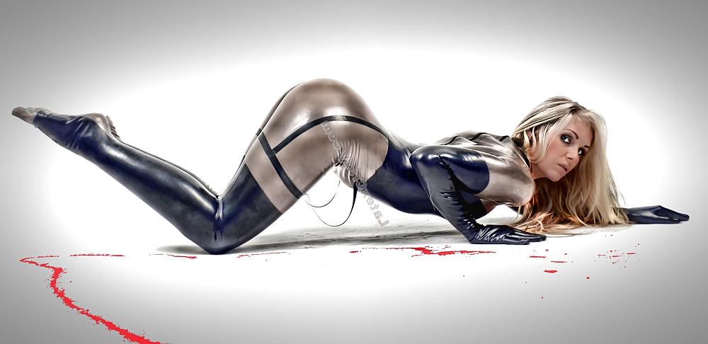 12P Latex Crazy girls
