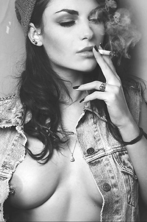 14P Smoking girls