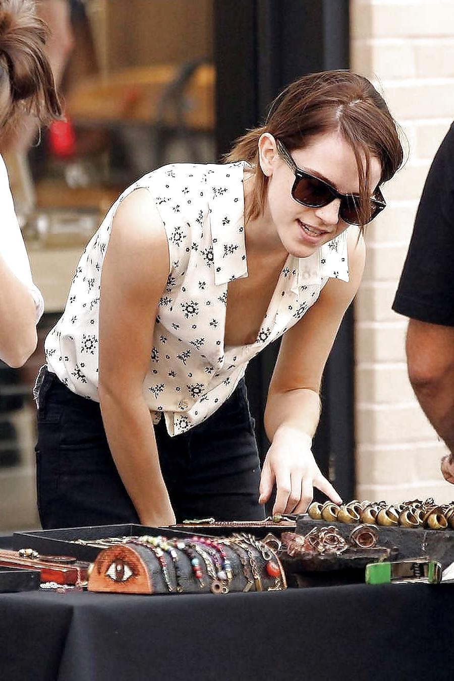 25P Beautiful Celebs Caught 3 by Voyeur TROC