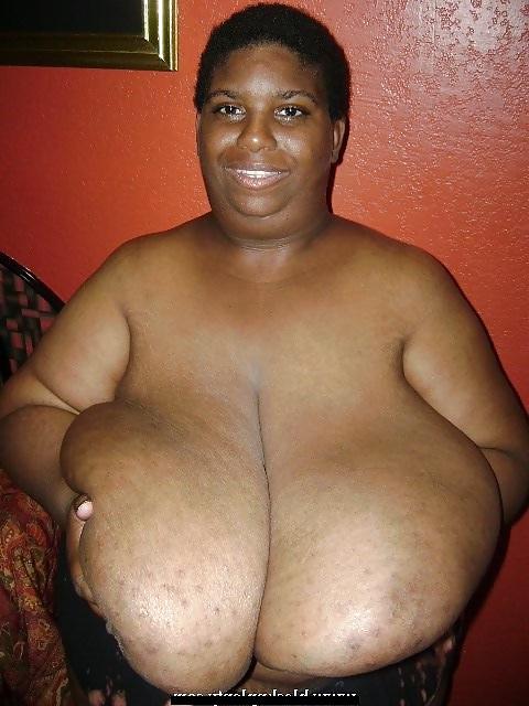8P BLACK MATURE WOMAN SHOWS HER HUGE BOOBS