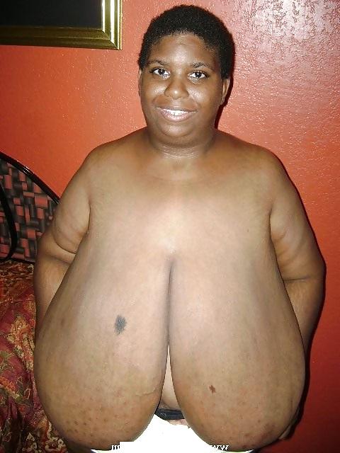 8P BLACK MATURE WOMAN SHOWS HER HUGE BOOBS