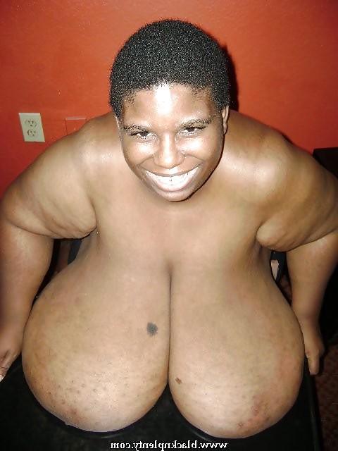 8P BLACK MATURE WOMAN SHOWS HER HUGE BOOBS