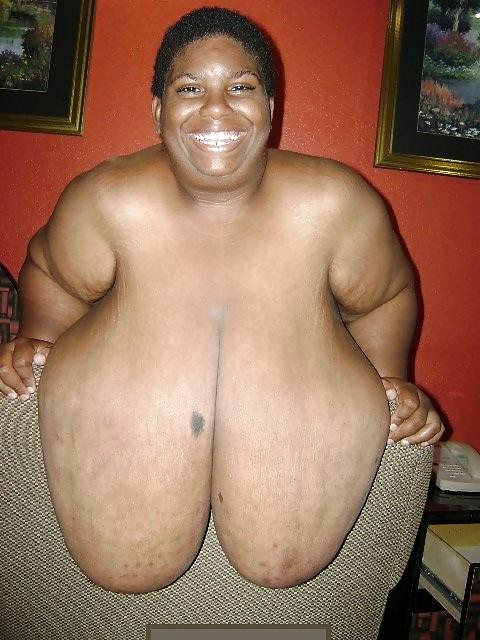 8P BLACK MATURE WOMAN SHOWS HER HUGE BOOBS