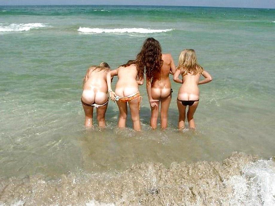 24P Mooning babes 3