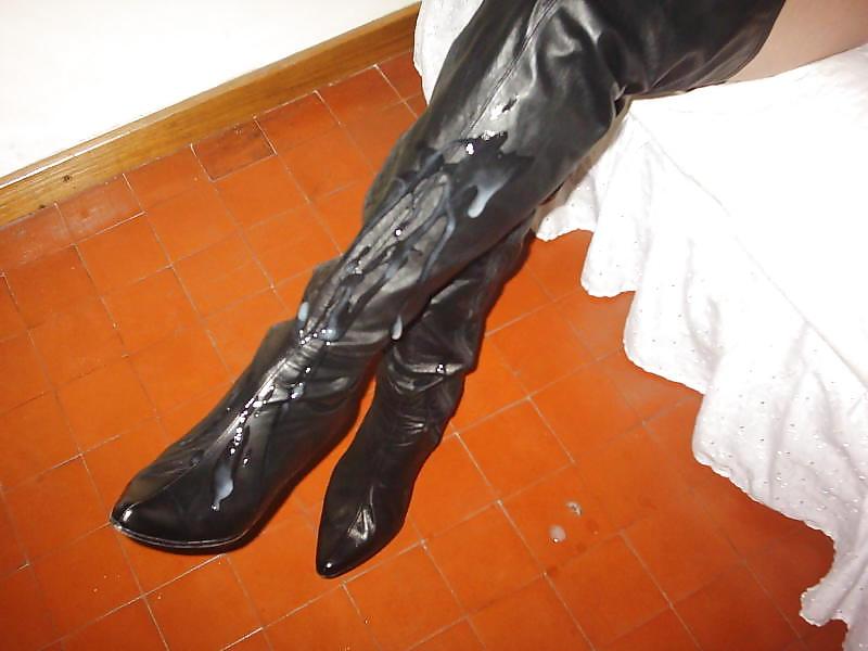 20P Cum on boots