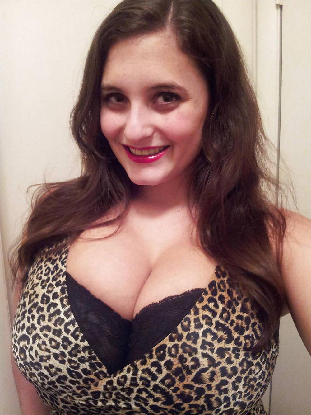 25P Hot chick with the best boobs ever 
