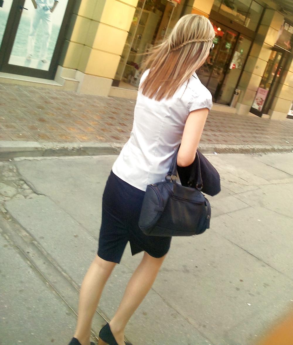 5P Phone girl