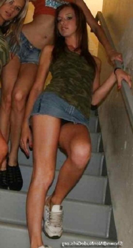 25P Upskirt Babes are So Hot 1