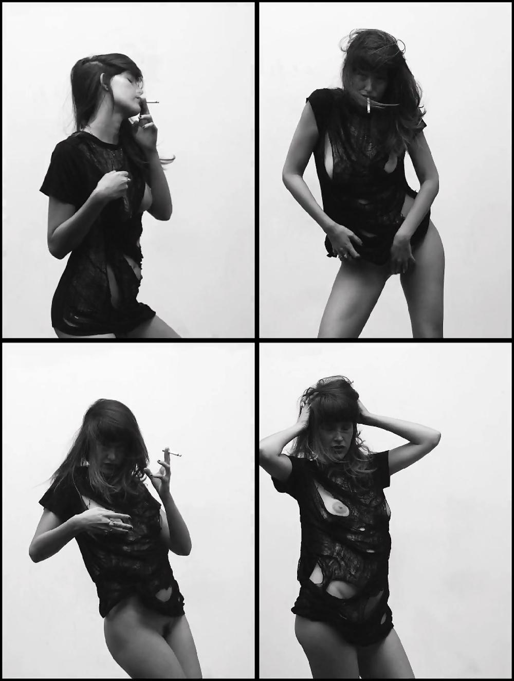 25P Smoking sexy girls.