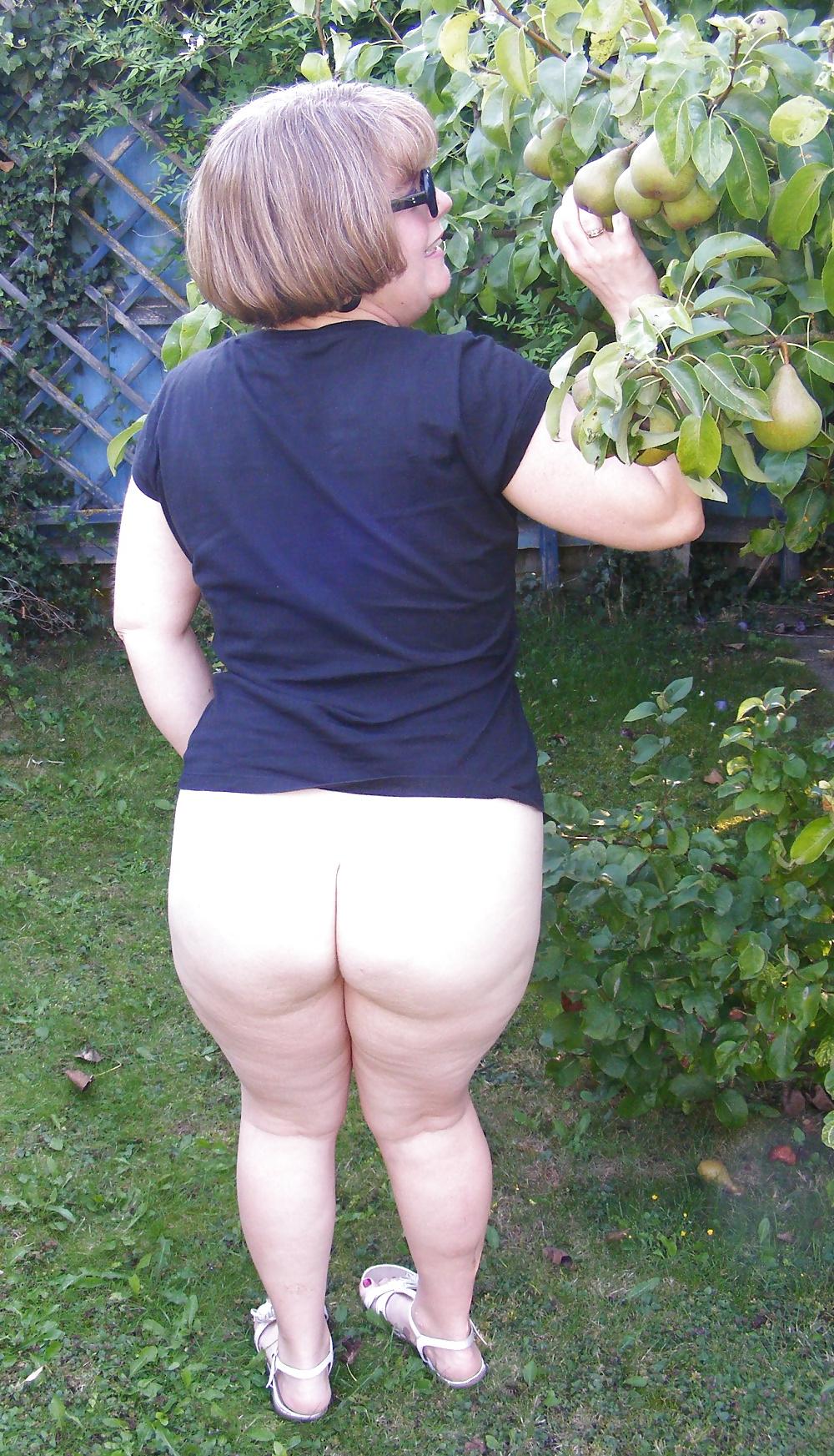18P Bank holiday fun in the garden