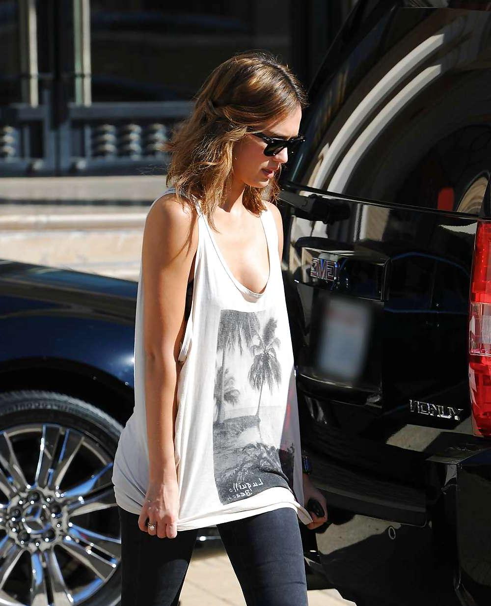 25P Beautiful Celebs Caught 4 by Voyeur TROC