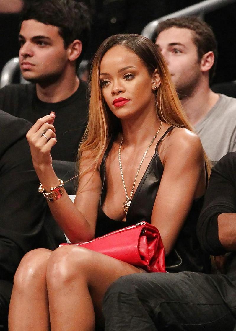 25P Beautiful Celebs Caught 4 by Voyeur TROC