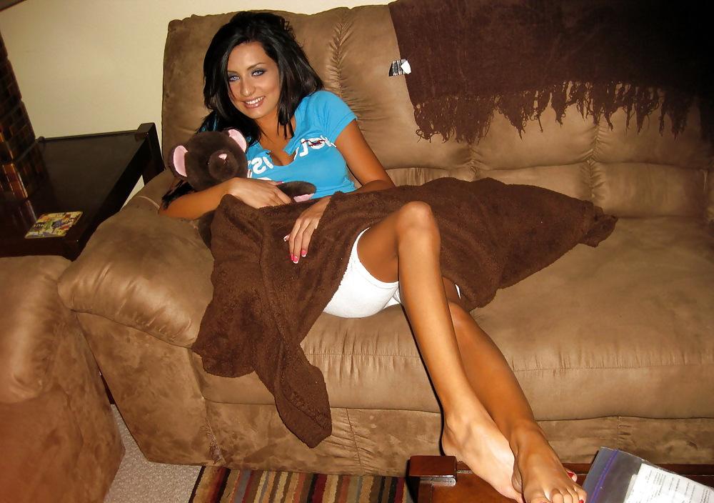 15P Amazing Brunette Babe With Nice Big Tits