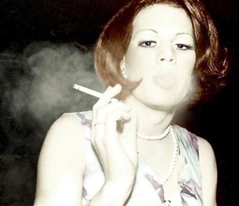 25P Sexy smoking gurls