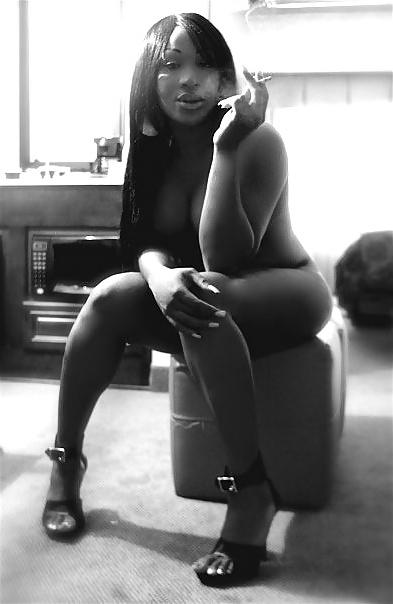 25P Sexy smoking gurls