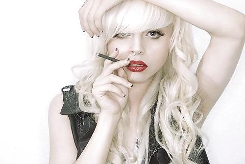 25P Smoking gurls 4