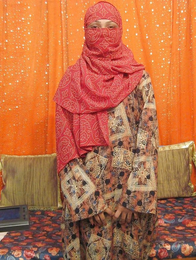 12P Indian women with hijab shows pussy and toy