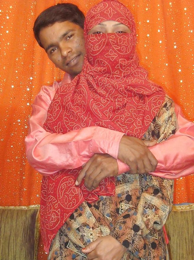 12P Indian women with hijab shows pussy and toy