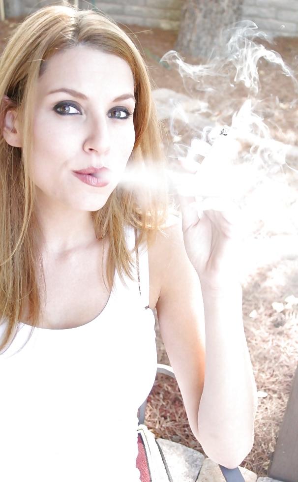 21P Smoking 044