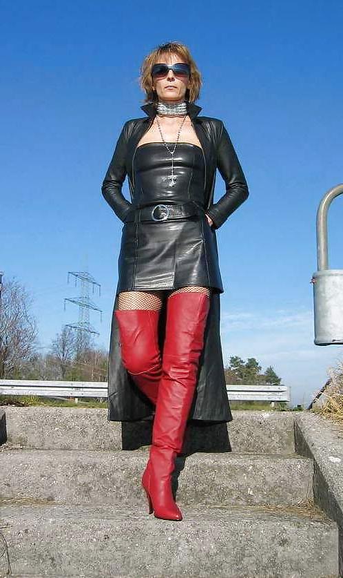 25P ROMY - Super Hot MILF - Queen Of BOOTS...(3)