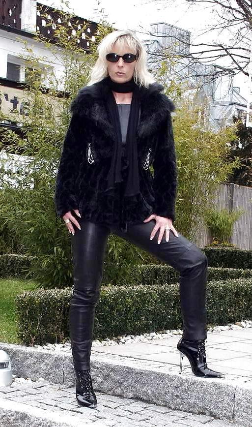 25P ROMY - Super Hot MILF - Queen Of BOOTS...(3)