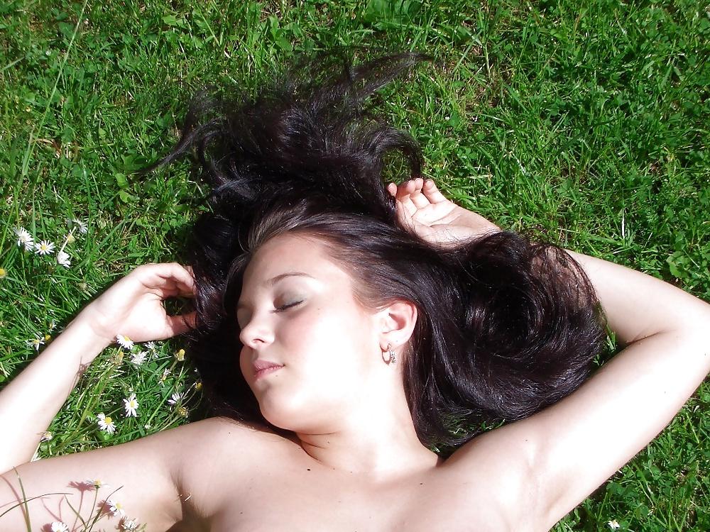 15P Girlfriend in the garden