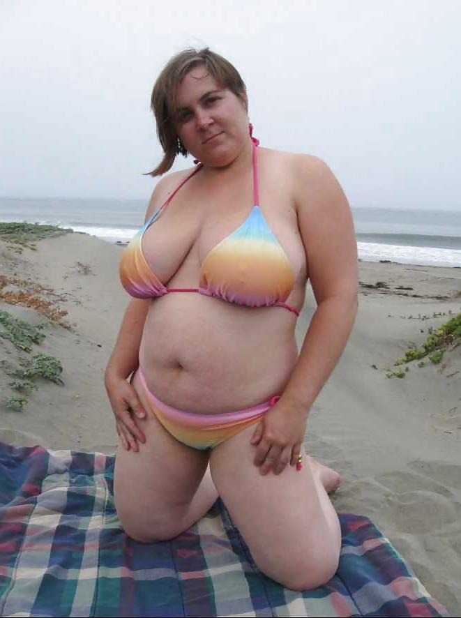 24P Saggy tits in bikini.