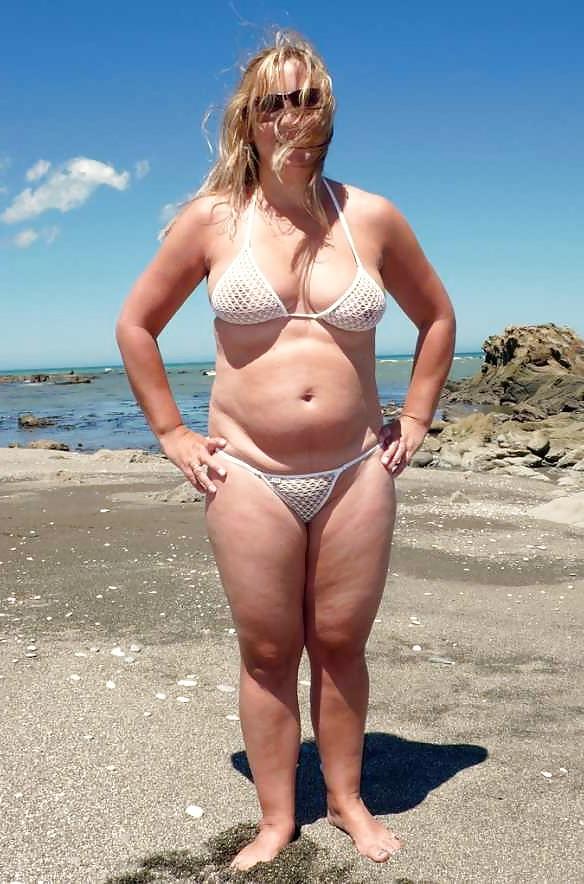 24P Saggy tits in bikini.