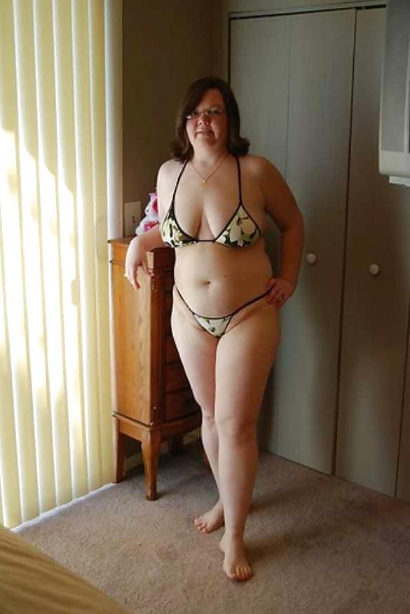 24P Saggy tits in bikini.