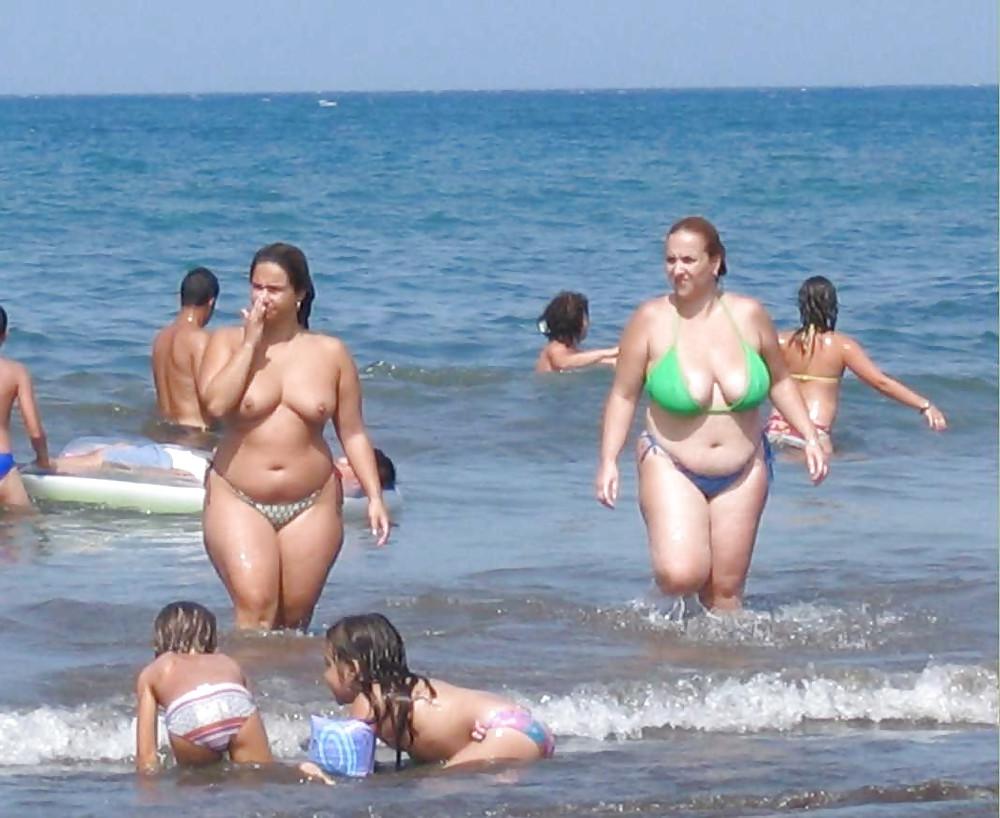 24P Saggy tits in bikini.