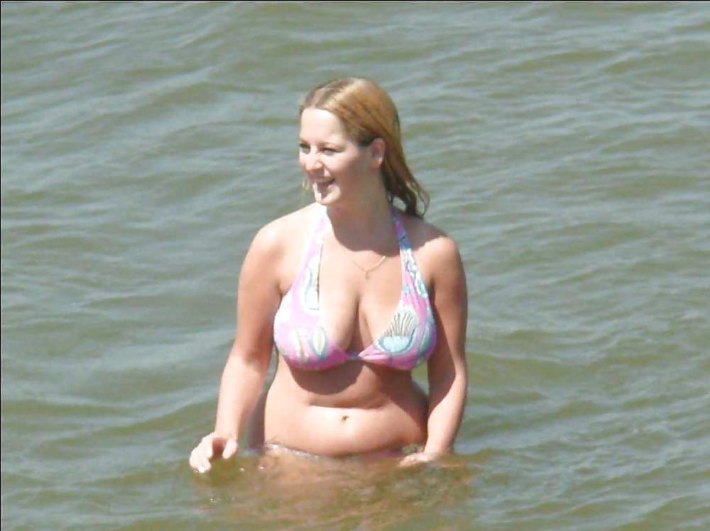 24P Saggy tits in bikini.