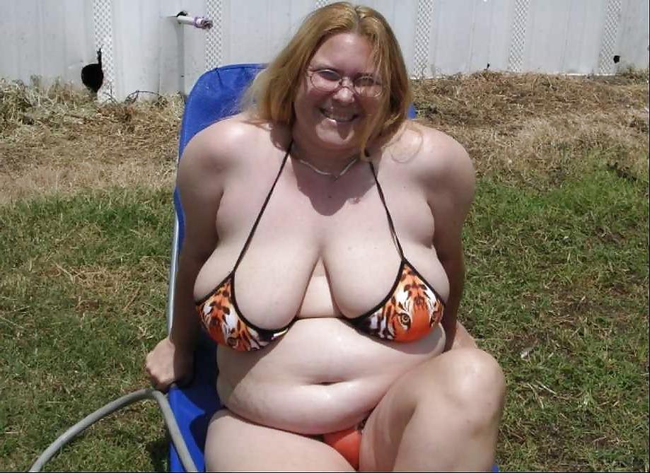 24P Saggy tits in bikini.