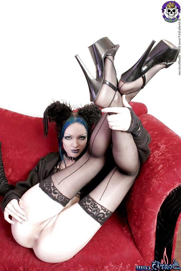 25P Emo, gothic, punk women
