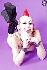 25P Emo, gothic, punk women