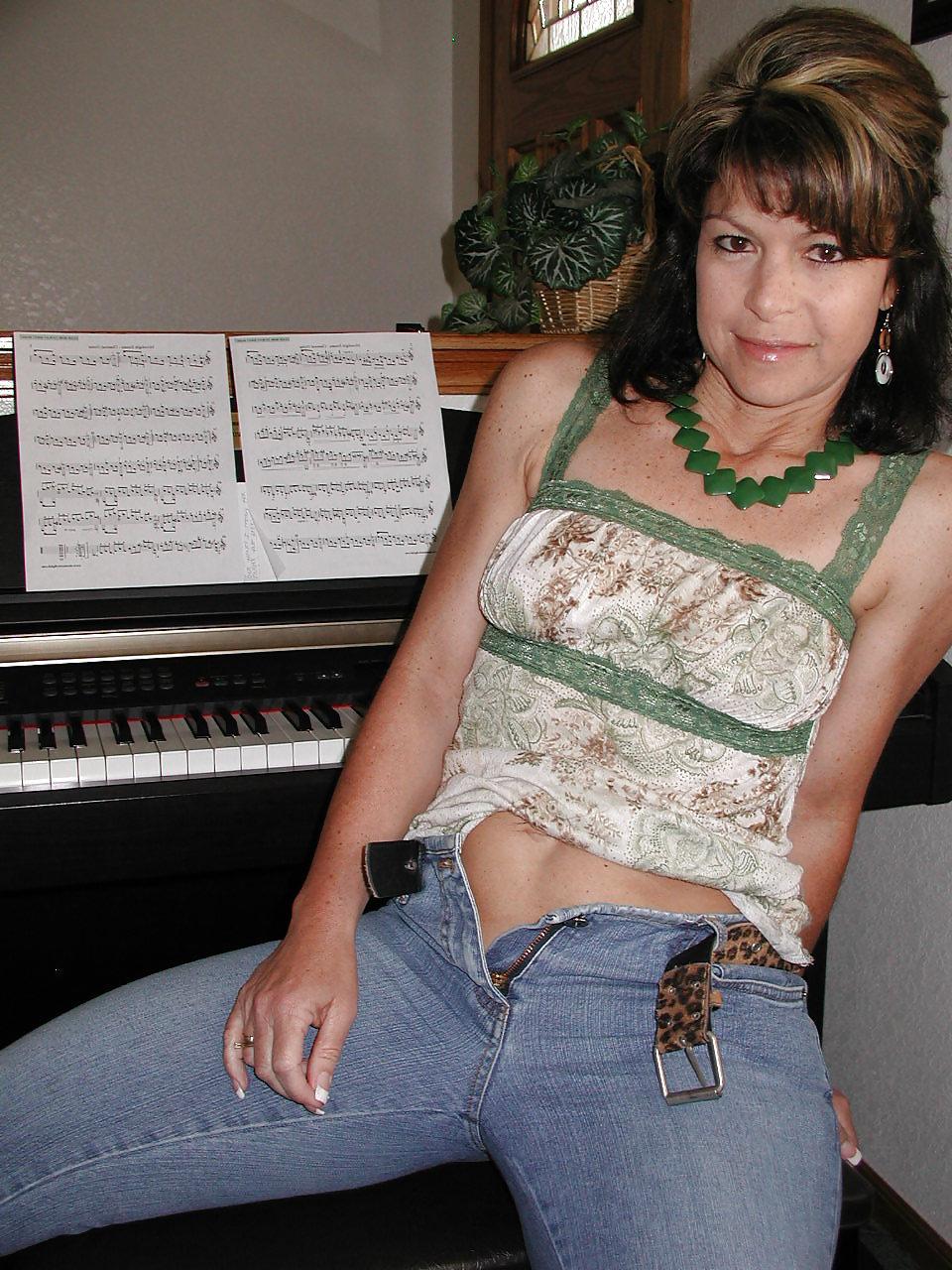 14P Maria at the piano