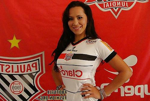 25P Hot Soccer Babes