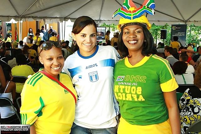 25P Hot Soccer Babes