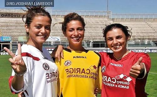 25P Hot Soccer Babes
